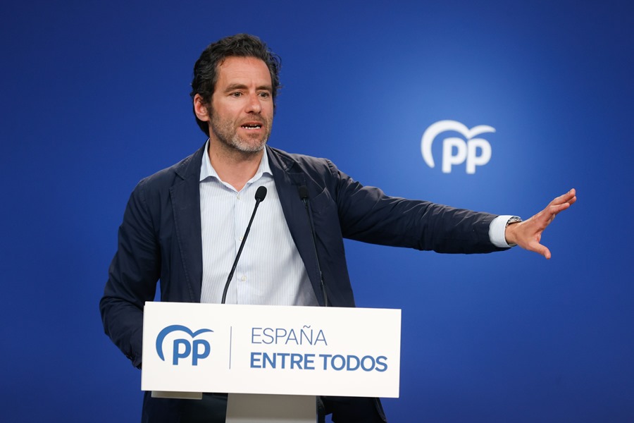 El portavoz de la campaña del PP, Borja Sémper, durante la rueda de prensa de hoy