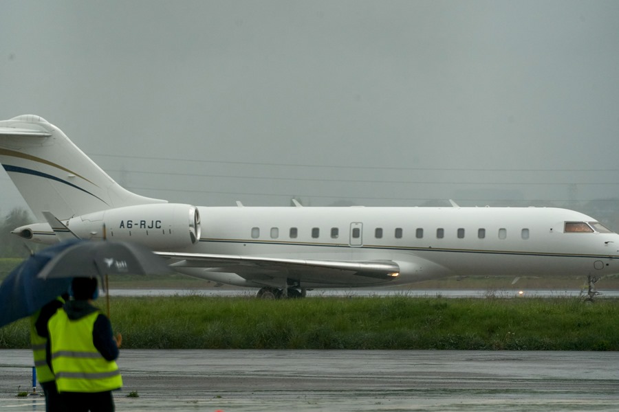 King emeritus plane arrives in Vitoria