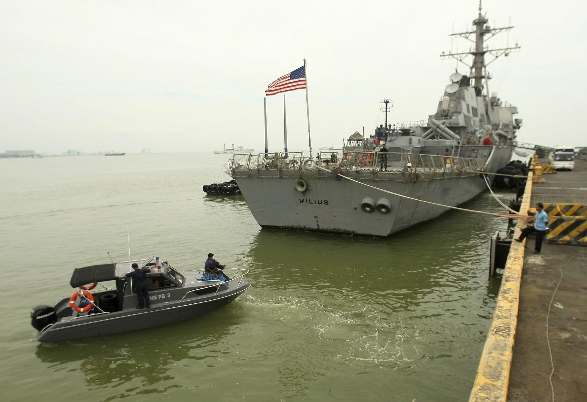 USS Milius (DDG-69), a US Navy Arleigh Burke-class guided-missile destroyer, is seen docked at the Port of Manila, Philippines, 18 August 2012. EFE-EPA FILE/FRANCIS R. MALASIG