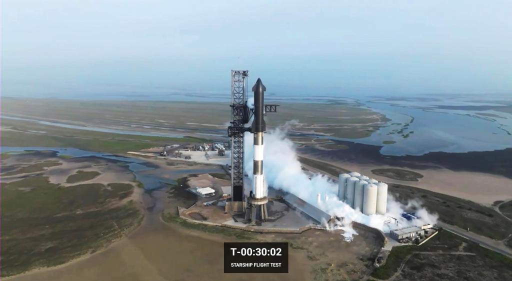 Fotograma cedido por SpaceX de la transmisión del lanzamiento del cohete Starship desde Boca Chica, Texas,este 20 de abril de 2023. EFE/SpaceX
