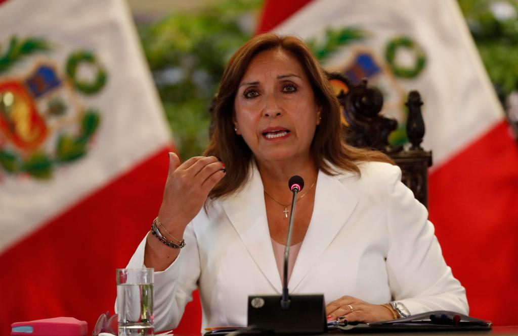 Fotografía de archivo en la que se registró a la presidenta del Perú, Dina Boluarte, en Lima (Perú). EFE/Paolo Aguilar
