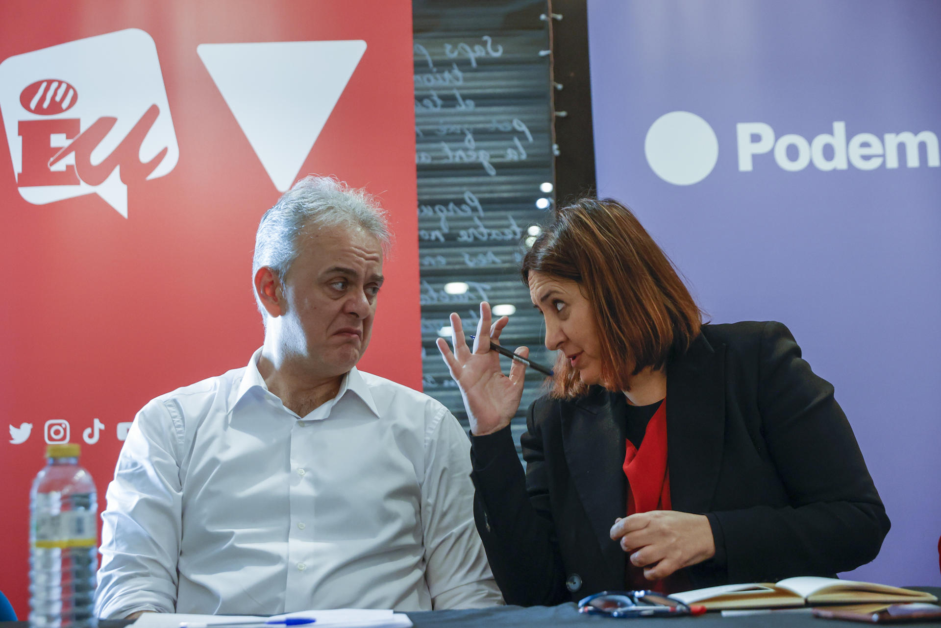 Podem y Esquerra Unida ofrecen una rueda de prensa con motivo de las elecciones del 28 de mayo, con asistencia de los consellers Héctor Illueca (I) y Rosa Pérez (D), entre otros, para tratar sobre la renovación de su alianza electoral. EFE/Kai Försterling