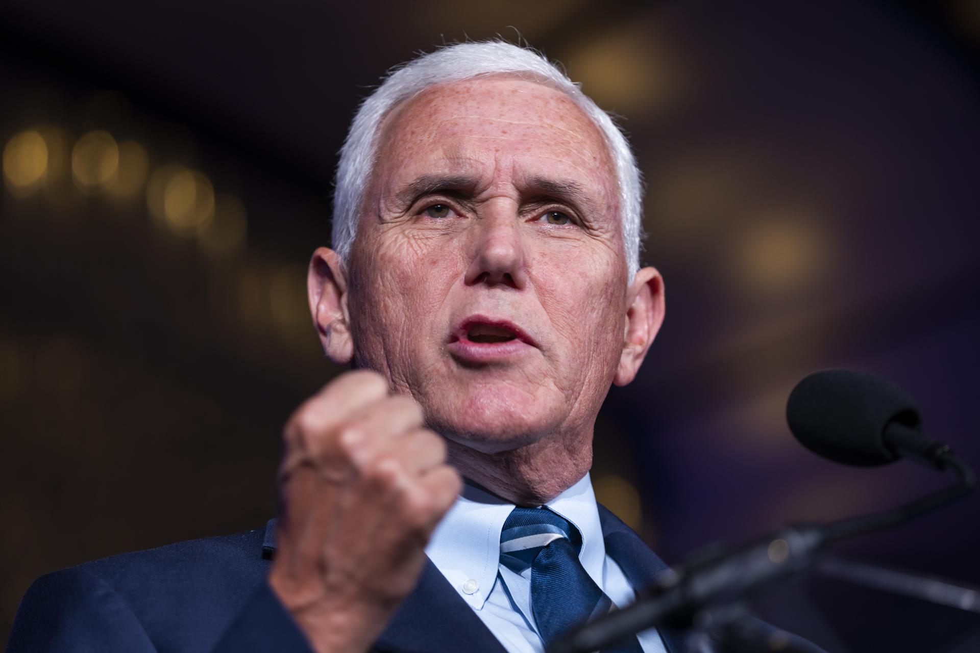 Ex-VP Mike Pence Testifies To Grand Jury About Capitol Attack - EFE ...