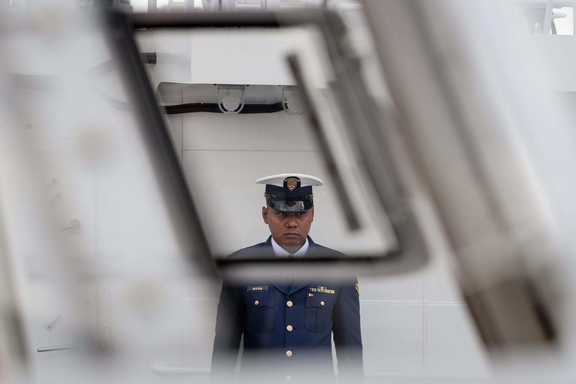 A member of the Philippine Coast Guard stands guard during the 116th anniversary of the Philippine Coast Guard in Manila, Philippines, 20 November 2017. EFE-EPA FILE/MARK R. CRISTINO