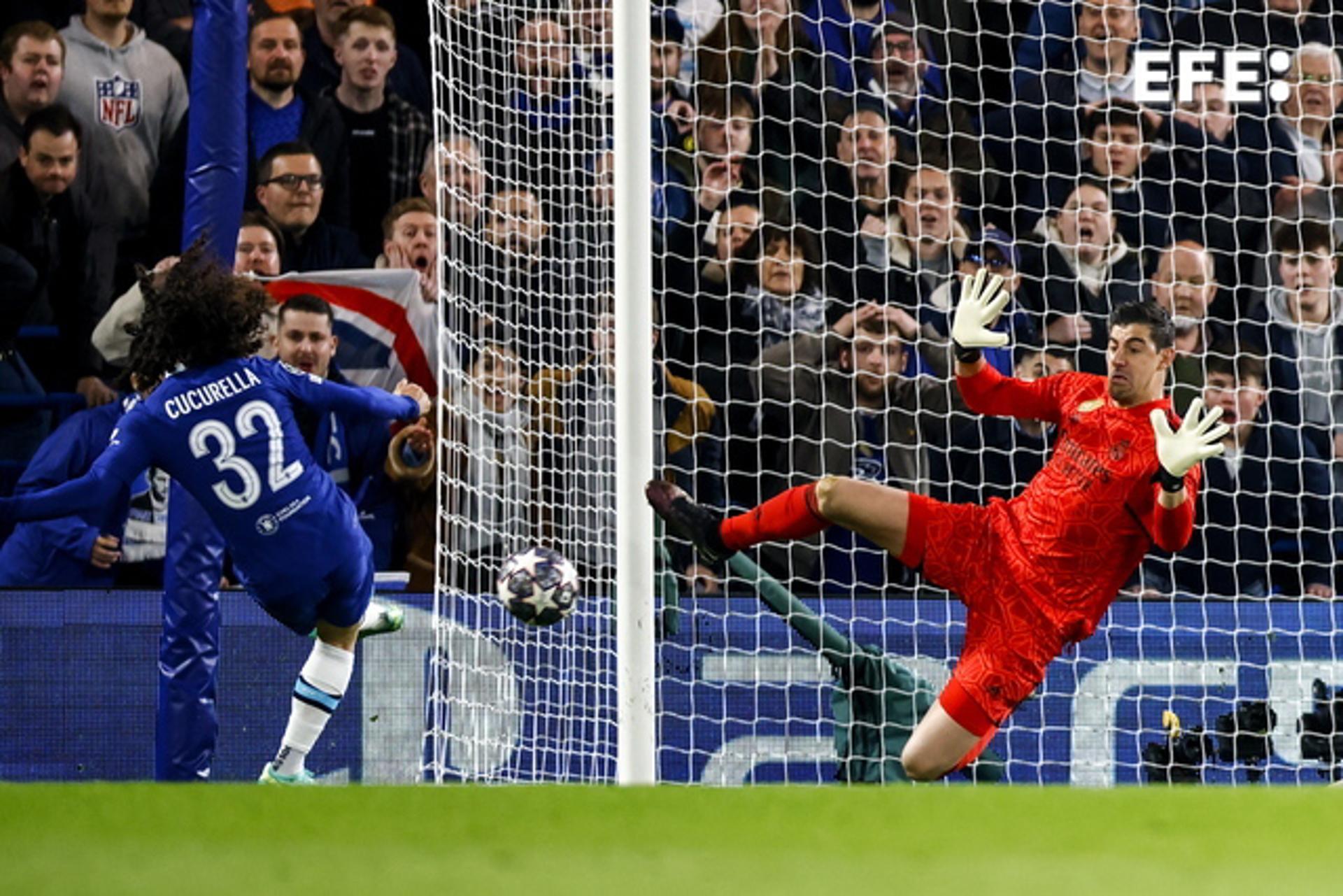 Real Madrid goalkeeper Thibaut Courtois (R) in action against Marc Cucurella of Chelsea during the UEFA Champions League quarterfinal 2nd leg in London on 18 April 2023. EFE/EPA/TOLGA AKMEN
