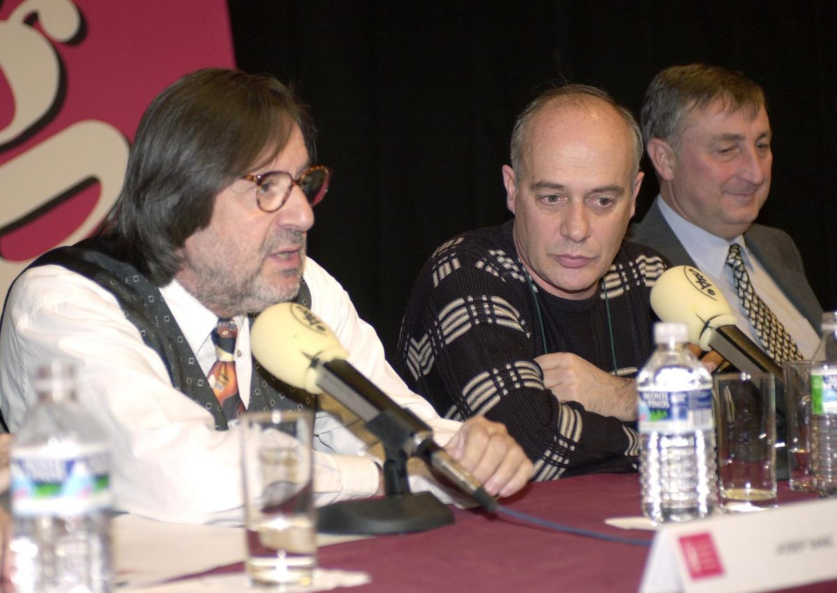 El periodista Carlos Tena, durante la presentación de un disco del cantautor catalán Joan Isaac.