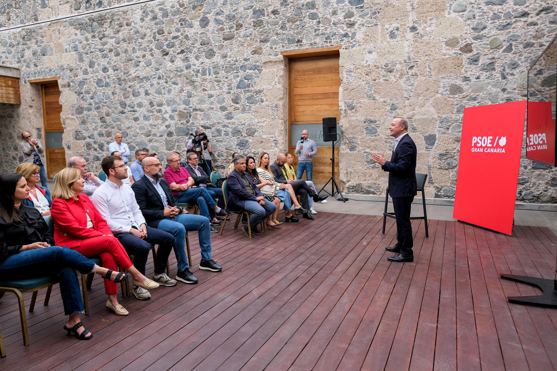 El candidato del PSOE a presidente del Cabildo de Gran Canaria, Augusto Hidalgo, presenta este jueves su nuevo proyecto para transformar el Cabildo "en una institución abierta y participativa". EFE/Ángel Medina G.