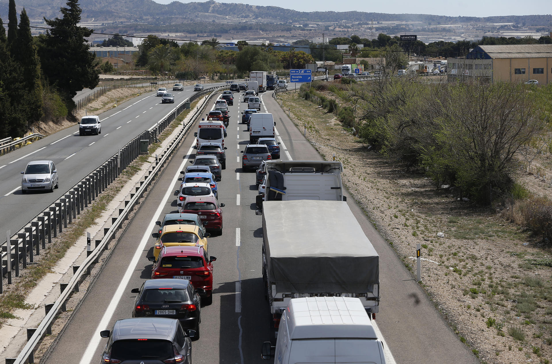 Imagen de esta semana de las carreteras valencianas. EFE/ Manuel Lorenzo