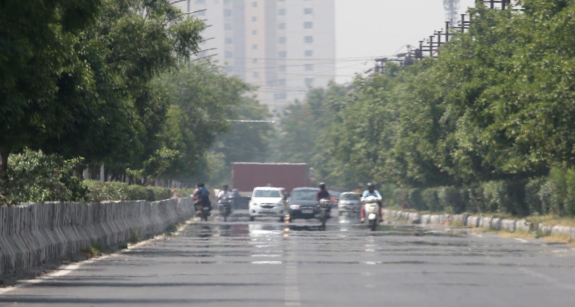 A view of heat haze occurring on the surface of a road near New Delhi, India, 28 April 2022. EFE/EPA/FILE/HARISH TYAGI