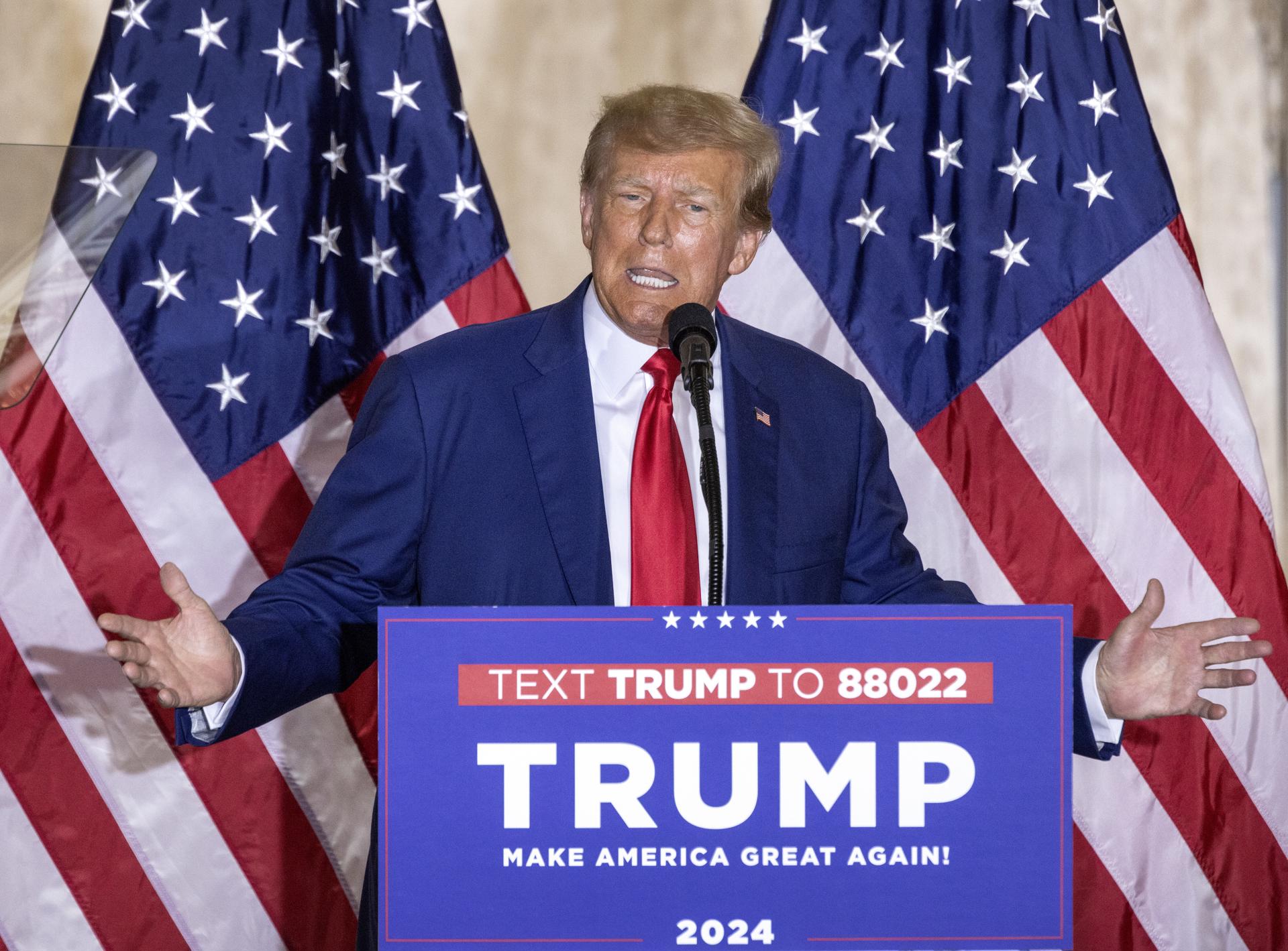 El expresidente estadounidense Donald J. Trump en su resort Mar-a-Lago en Palm Beach, Florida, EE.UU., este 4 de abril de 2023.  EFE/EPA/Cristóbal Herrera-Ulashkevich