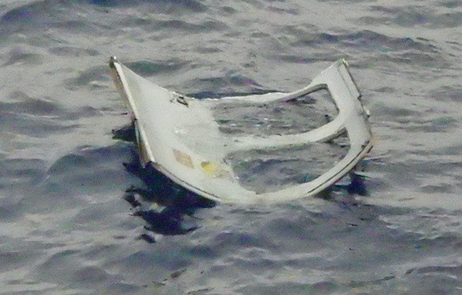 A handout photo made availableby the 11th Regional Coast Guard Headquarters via Jiji Press shows parts believed to be of the missing helicopter in the sea off the coast of Okinawa, southwestern Japan, 06 April 2023 (issued 07 April 2023). EFE/EPA/11th Regional Coast Guard Headquarters HANDOUT JAPAN OUT HANDOUT EDITORIAL USE ONLY/NO SALES