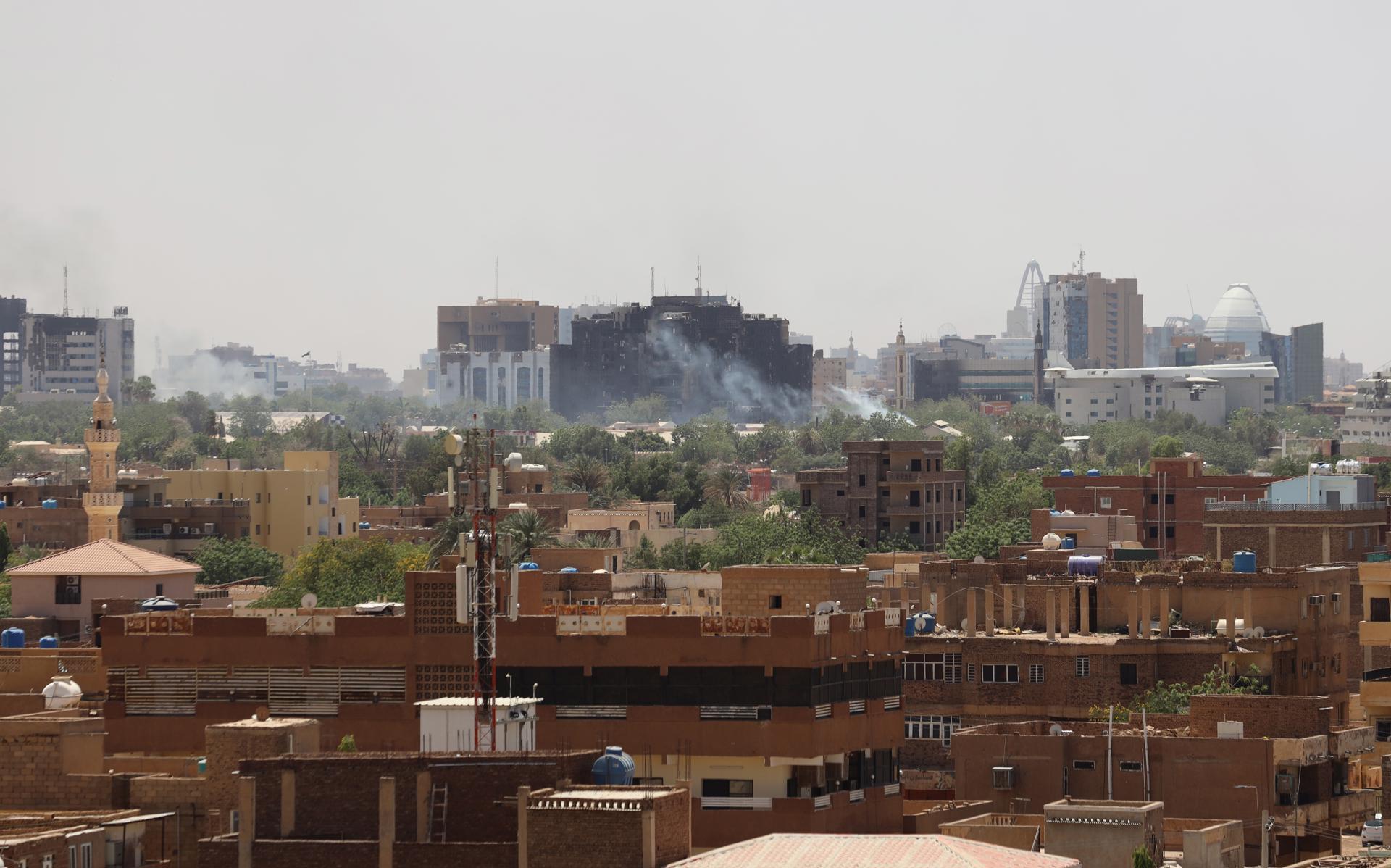 Smoke rises above buildings during ongoing skirmish between Sudanese army and paramilitaries of the Rapid Support Forces (RSF) in Khartoum, Sudan, 18 April 2023. EFE-EPA/STRINGER