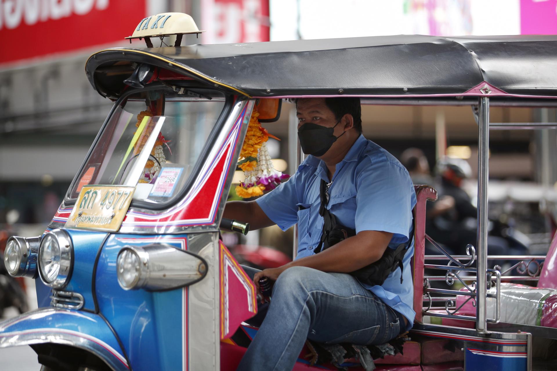 A Thai Tuk Tuk taxi driver wears a face mask as he drives on a street in Bangkok, Thailand, 31 March 2023 (issued 01 April 2023). EFE/EPA/RUNGROJ YONGRIT