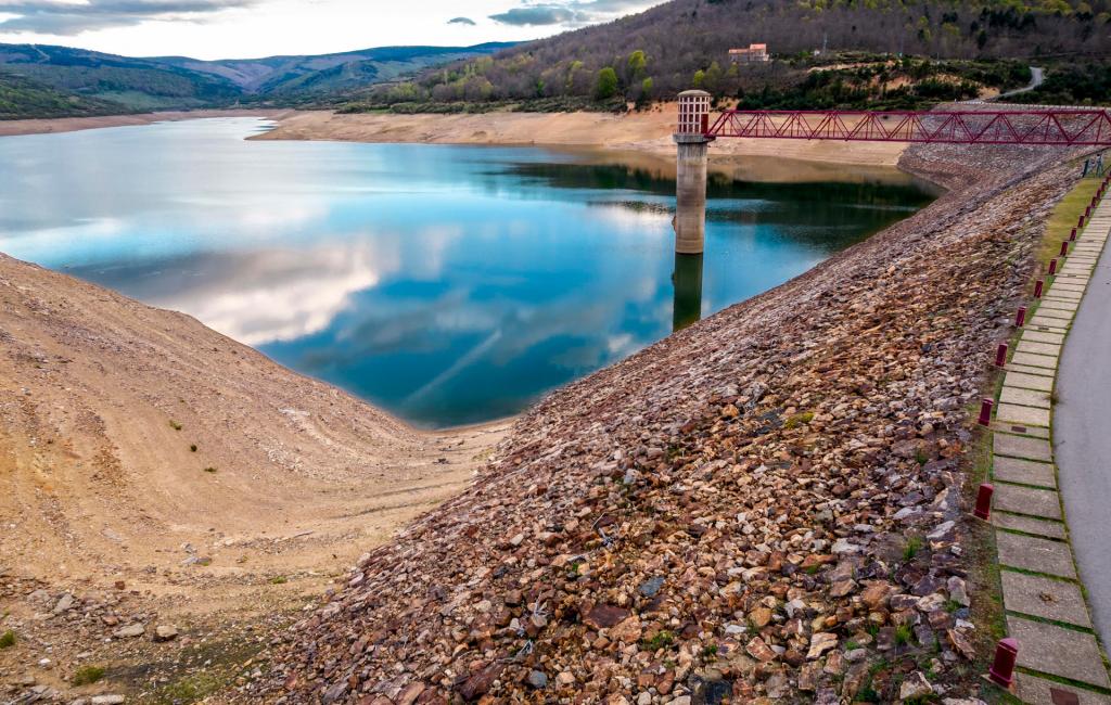View of the Pajares reservoir in La Rioja.  The Government of La Rioja has appealed for responsibility in the use of water due to drought with the Pajares reservoir at 36.2% of its capacity.  EFE/Fernando Diaz