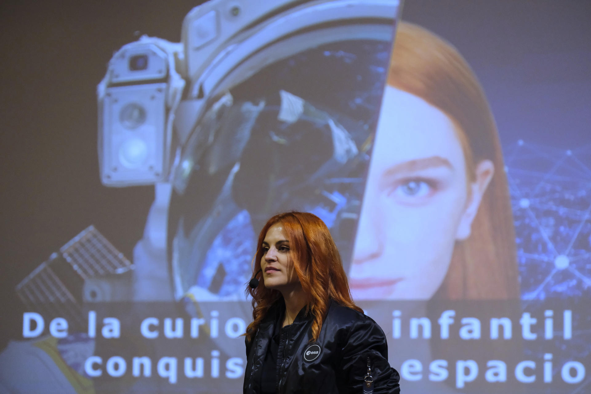 La bióloga molecular y astronauta española Sara García, ha ofrecido una charla en la Universidad de La Laguna (Tenerife) sobre su formación en ciencia y tecnología. EFE/ Alberto Valdés