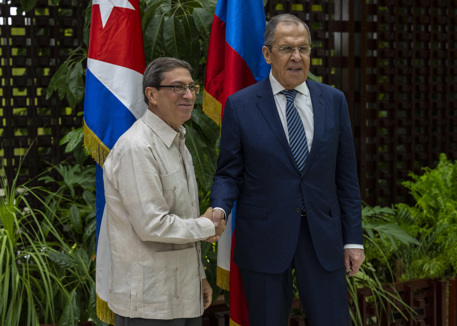 Cuban Foreign Minister Bruno Rodriguez (L) welcomes Russian counterpart Sergei Lavrov in Havana on 20 April 2023. EFE/Ramón Espinosa/Pool