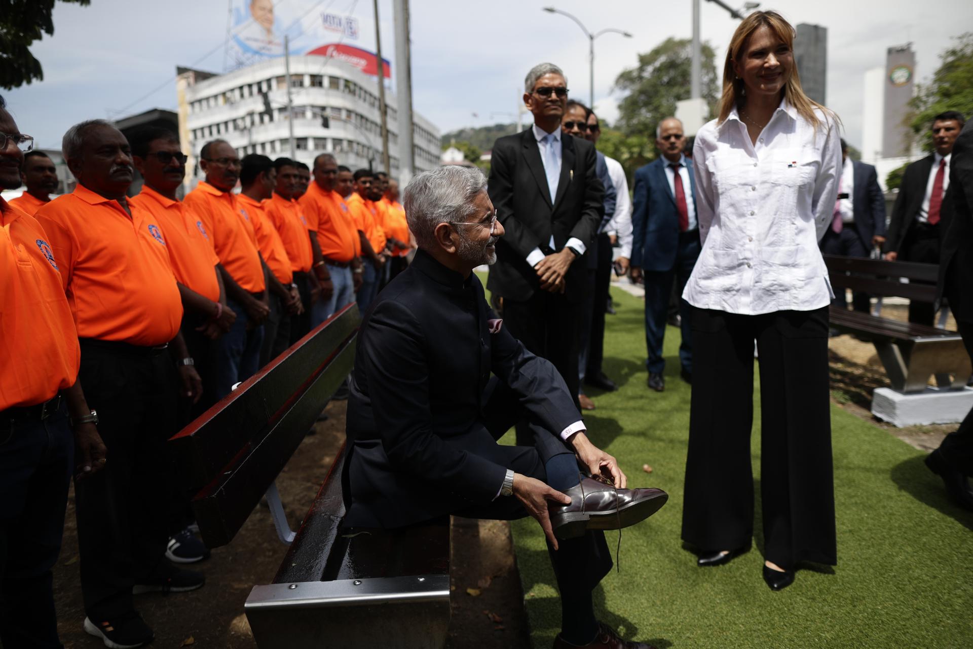 Indian Foreign Minister Subrahmanyam Jaishankar (c) removes his shoes before Panamanian Multilateral Affairs and Cooperation Minister Yill Otero (r) on April 24, 2023, during a visit to the 1,000 Days Park in Panama City. EFE/ Bienvenido Velasco
