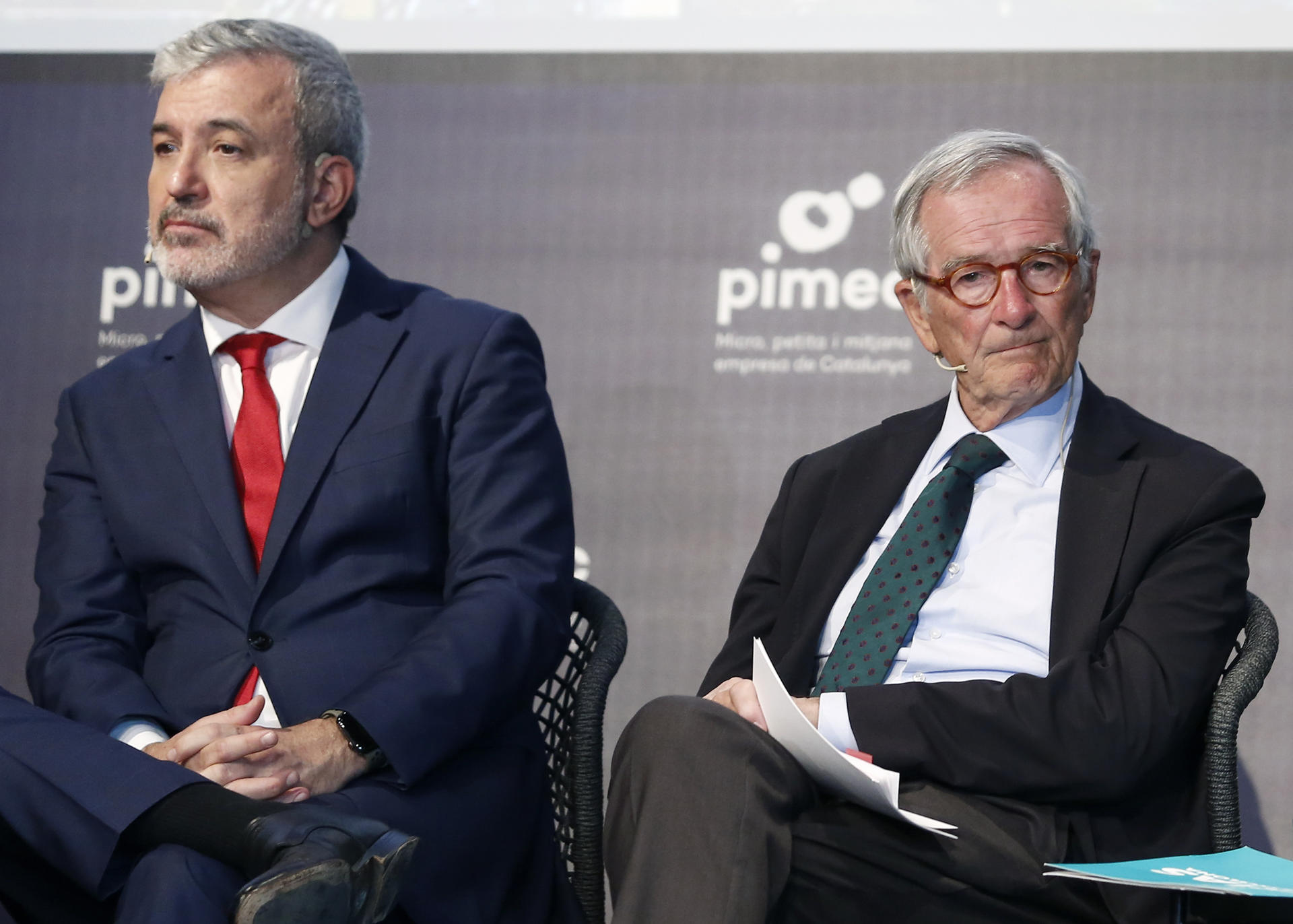 Los candidatos a la alcaldía de Barcelona por JxCat, Xavier Trias (d), y por el PSC, Jaume Collboni (i), durante el debate de alcaldables de Barcelona que ha organizado PIMEC y que se ha celebrado este lunes.