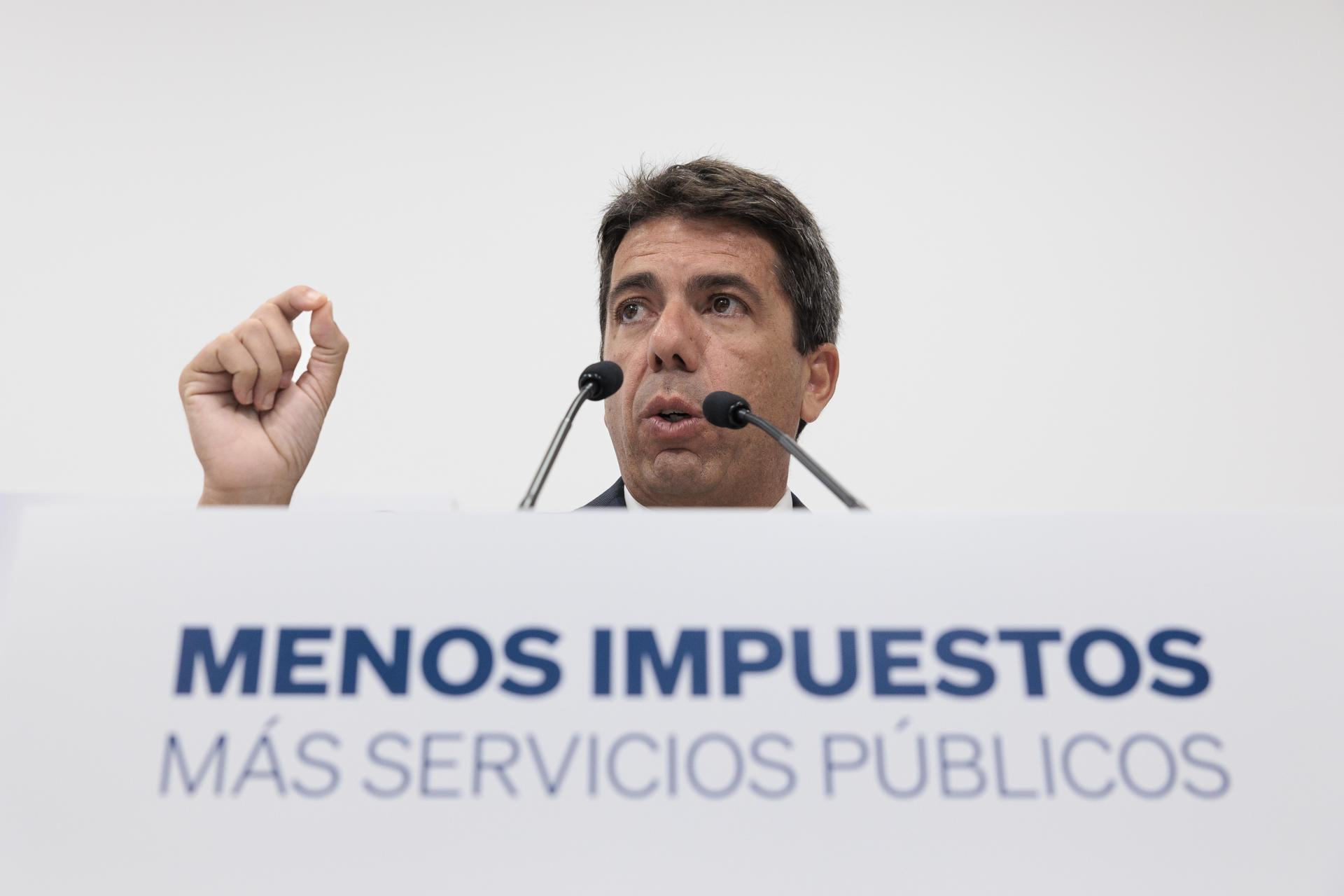 El presidente del PPCV, Carlos Mazón, durante la presentación de la ampliación de la reforma fiscal del PPCV. EFE/Biel Aliño