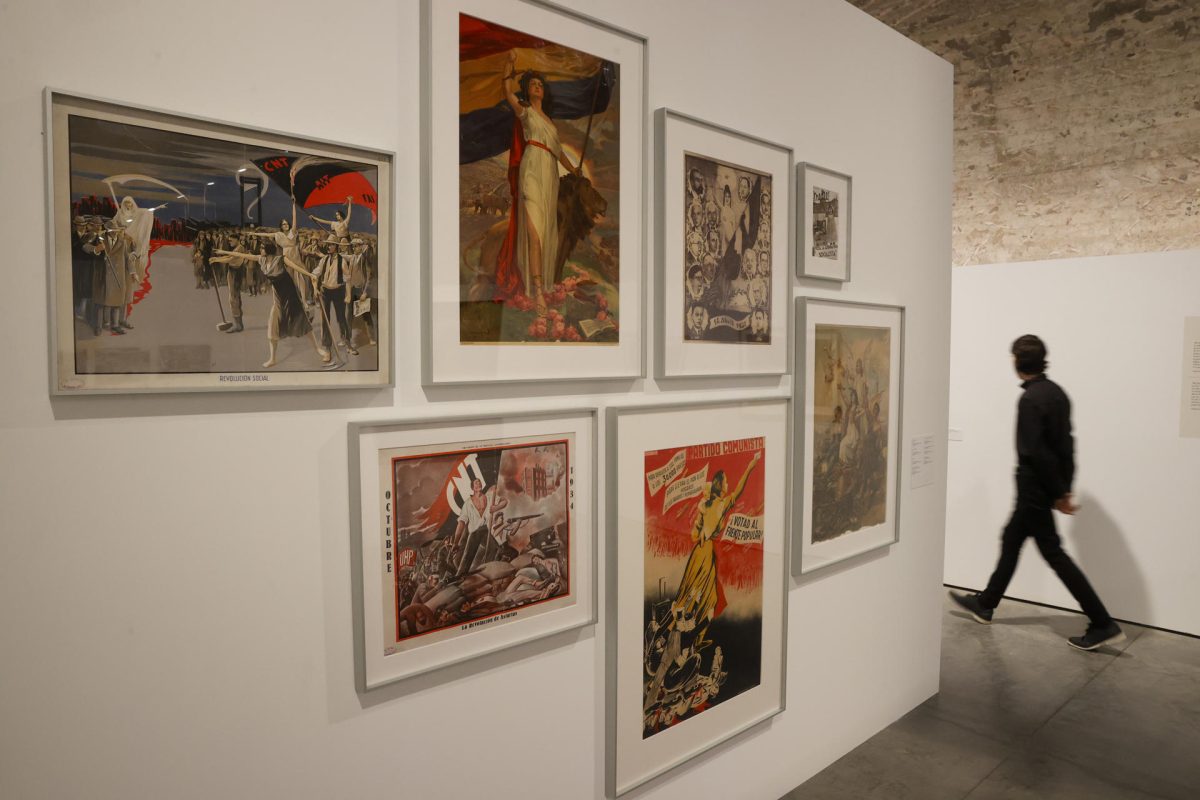 Exposición "El tragaluz democrático", una muestra que desafía a través del arte lo ya sabido sobre la historia de España. EFE