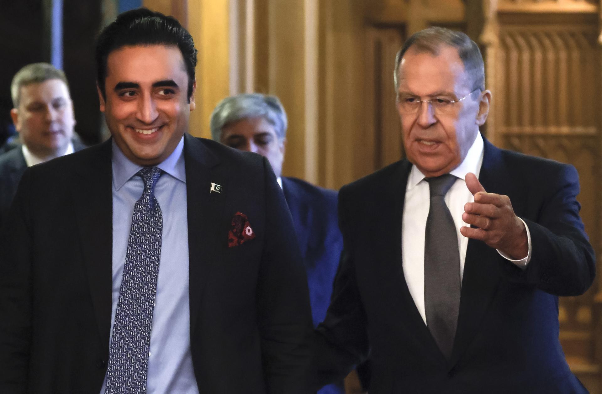 (FILE)  Russian Foreign Minister Sergei Lavrov (R) welcomes Pakistan's Foreign Minister Bilawal Bhutto-Zardari (L) during their meeting in Moscow, Russia, 30 January 2023. EFE/EPA/SERGEI ILNITSKY