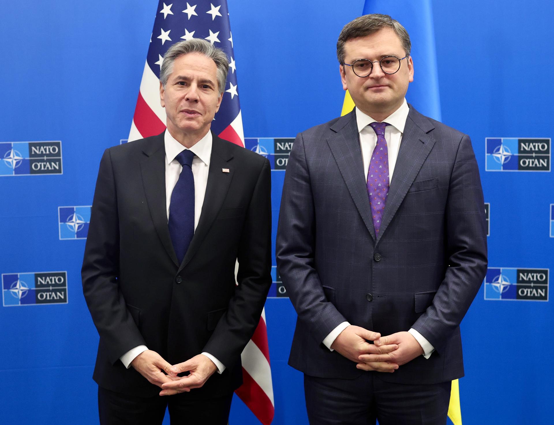 Blinken y Kuleba abordan en la sede de la OTAN la entrega de armamento a Ucrania