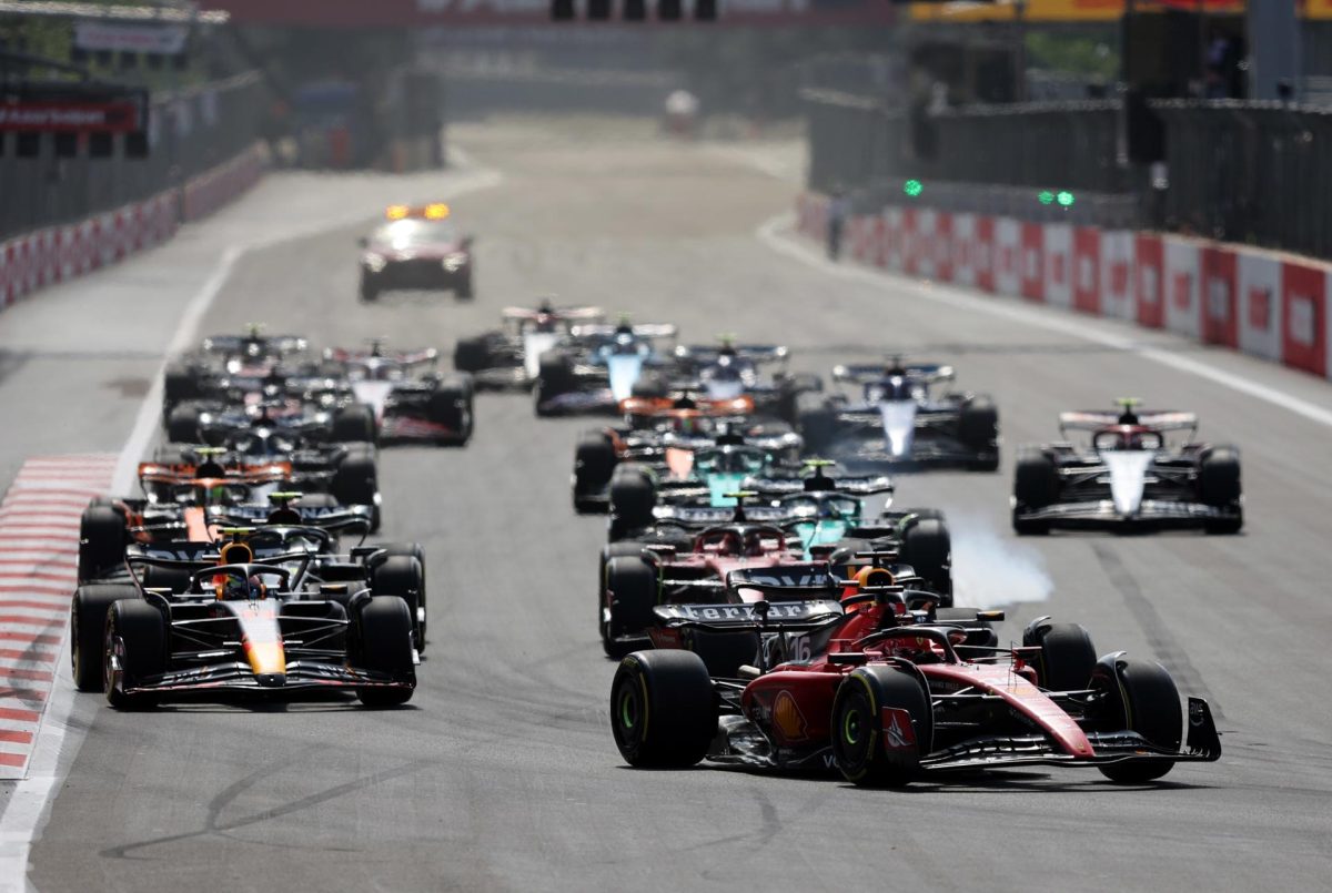 Salida del Gran Premio de Azerbaiyán 2023 de Fórmula 1 en el Circuito de la Ciudad de Baku en Bakú, Azerbaiyán.
