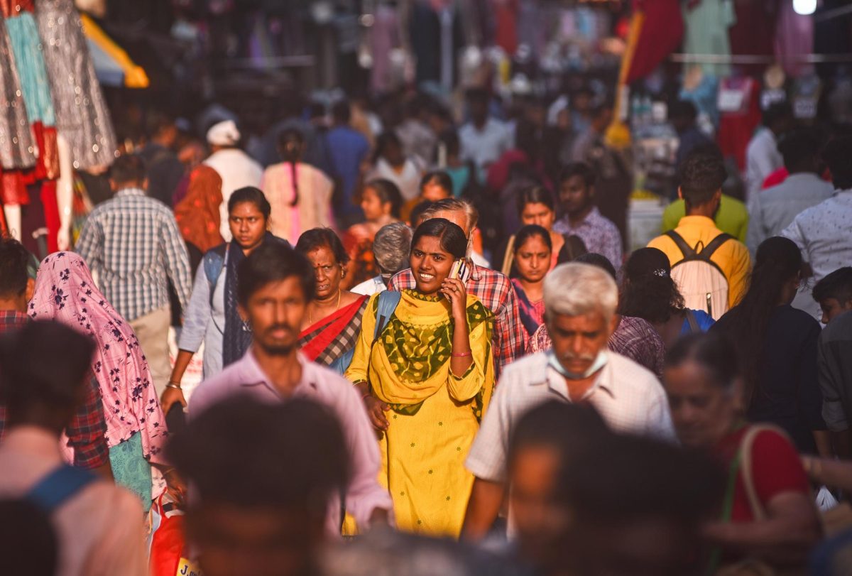 Transeuntes en la concurrida calle Ranganathan, en Chennai, India