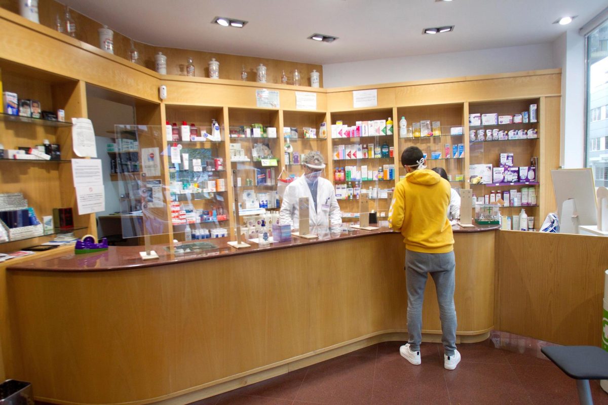 Vista de una farmacia en Vigo.