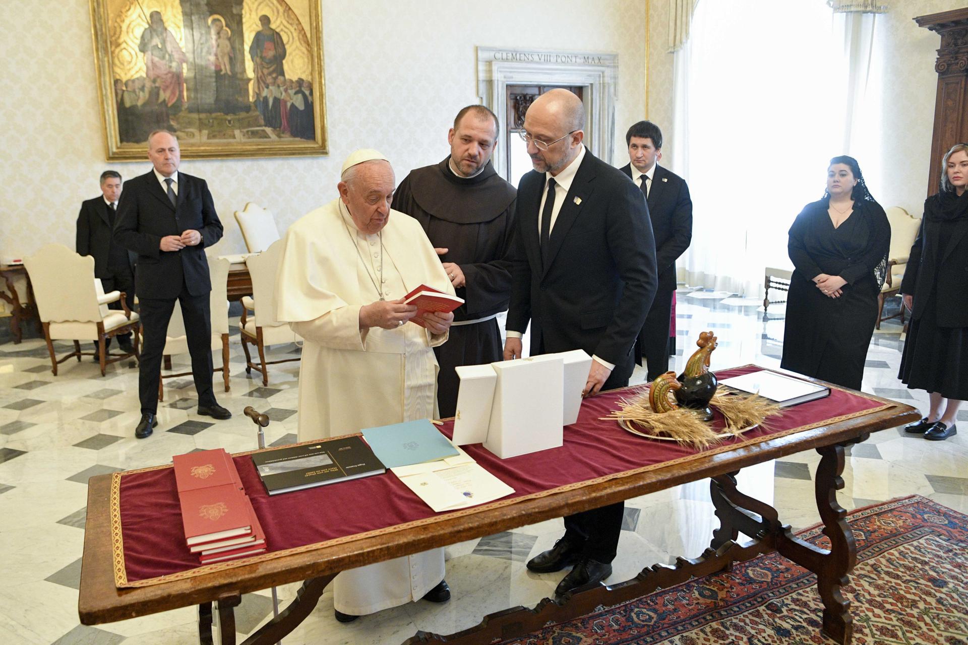 A handout picture provided by the Vatican Media shows Pope Francis (C-L) and Ukraine's Prime Minister Denys Shmyhal (C-R) exchanging gifts during a meeting, Vatican City, 27 April 2023. EFE-EPA/VATICAN MEDIA HANDOUT HANDOUT EDITORIAL USE ONLY/NO SALES
