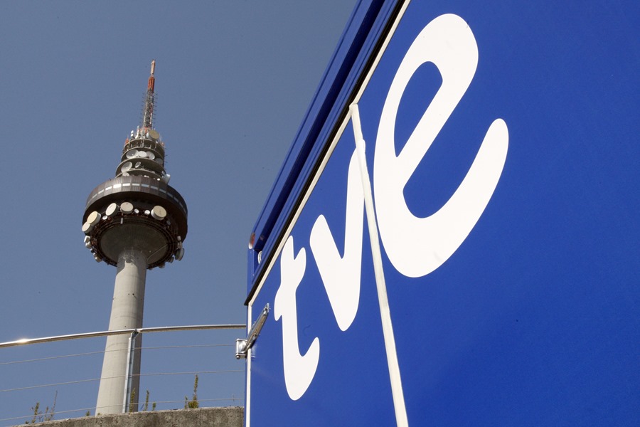 Vista de la torre el "Pirulí", centro de comunicaciones de RTVE, quien ha pedido a Twitter que retire la etiquetade "medio financiado por el Gobierno".