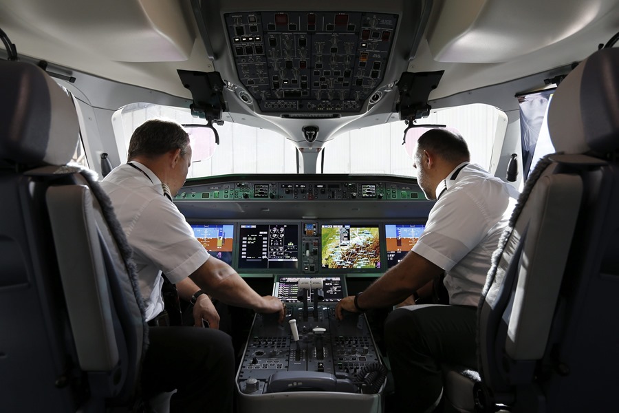 Los pilotos de avión registran mayores problemas de sueño y riesgo de cáncer.