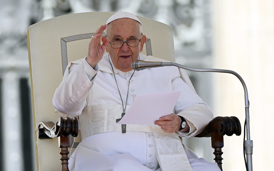 El papa permitirá que las mujeres y los laicos voten por primera vez en el Sínodo de los obispos