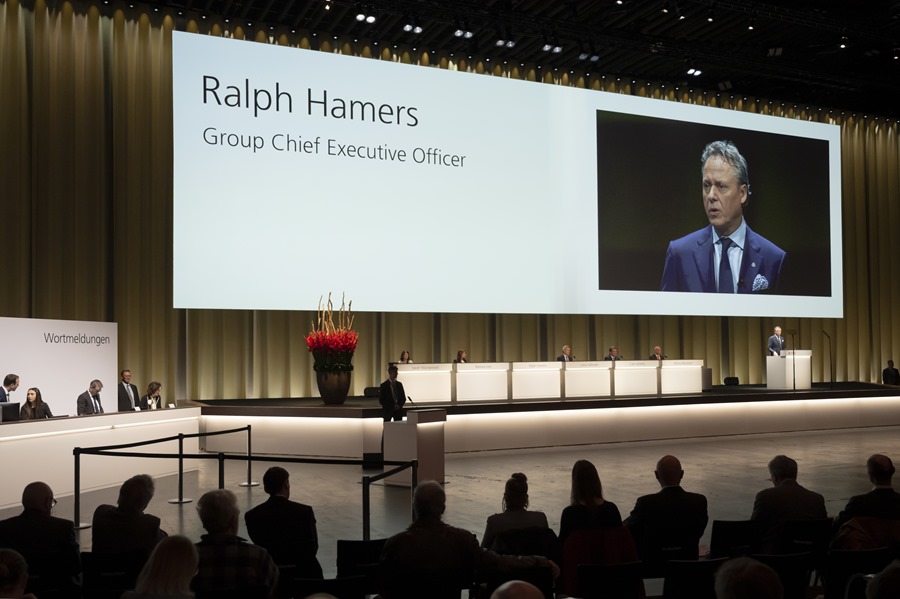 El CEO de UBS, Ralph Hamers, en la junta de accionistas de hoy en la que se habló de la compra del Credit Suisse. 