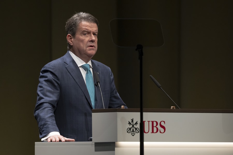 El presidente de UBS, Colm Kelleher, en la junta de accionistas de la entidad en la que se trató la compra de Credit Suisse.