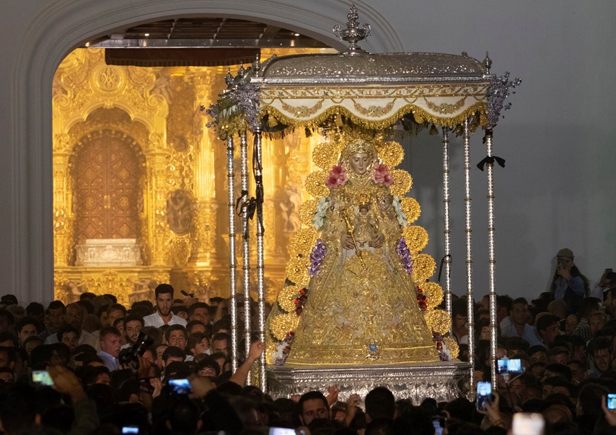 La Virgen del Rocío de la Hermandad de Almonte (Huelva), que ha pedido restituir el "honor mancillado" de la Virgen en un programa de TV3.