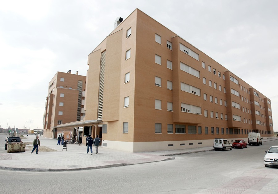 Un edificio de vivienda protegida en España.