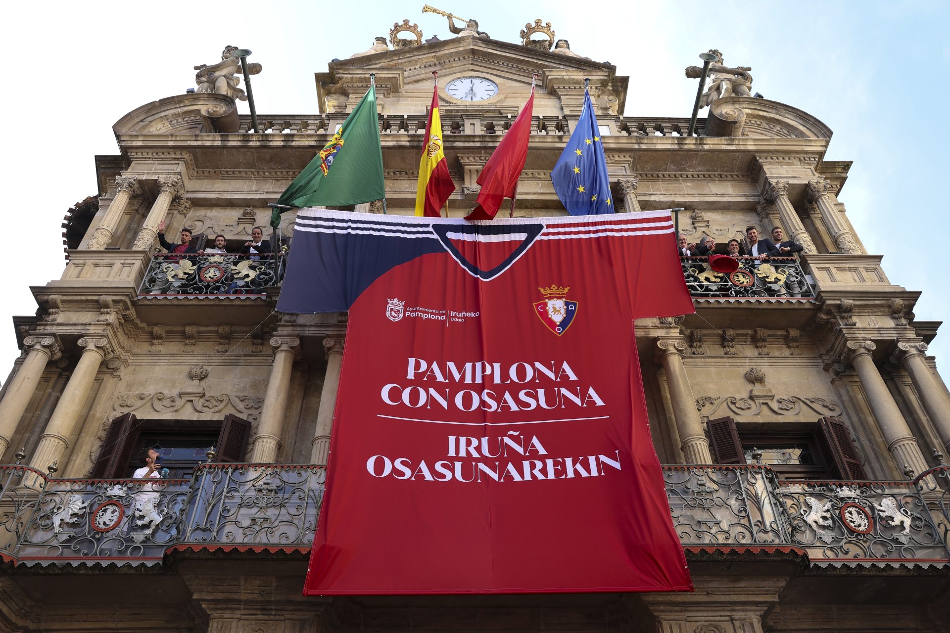 El CA Osasuna ha sido recibido por el Ayuntamiento de Pamplona y el Gobierno de Navarra tras conseguir el subcampeonato de la Copa del Rey