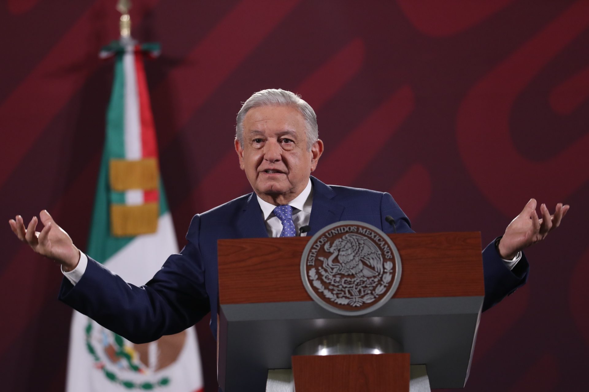 El presidente de México, Andrés Manuel López Obrador, habla durante su conferencia de prensa matutina, en el Palacio Nacional en Ciudad de México (México). EFE/Sáshenka Gutiérrez
