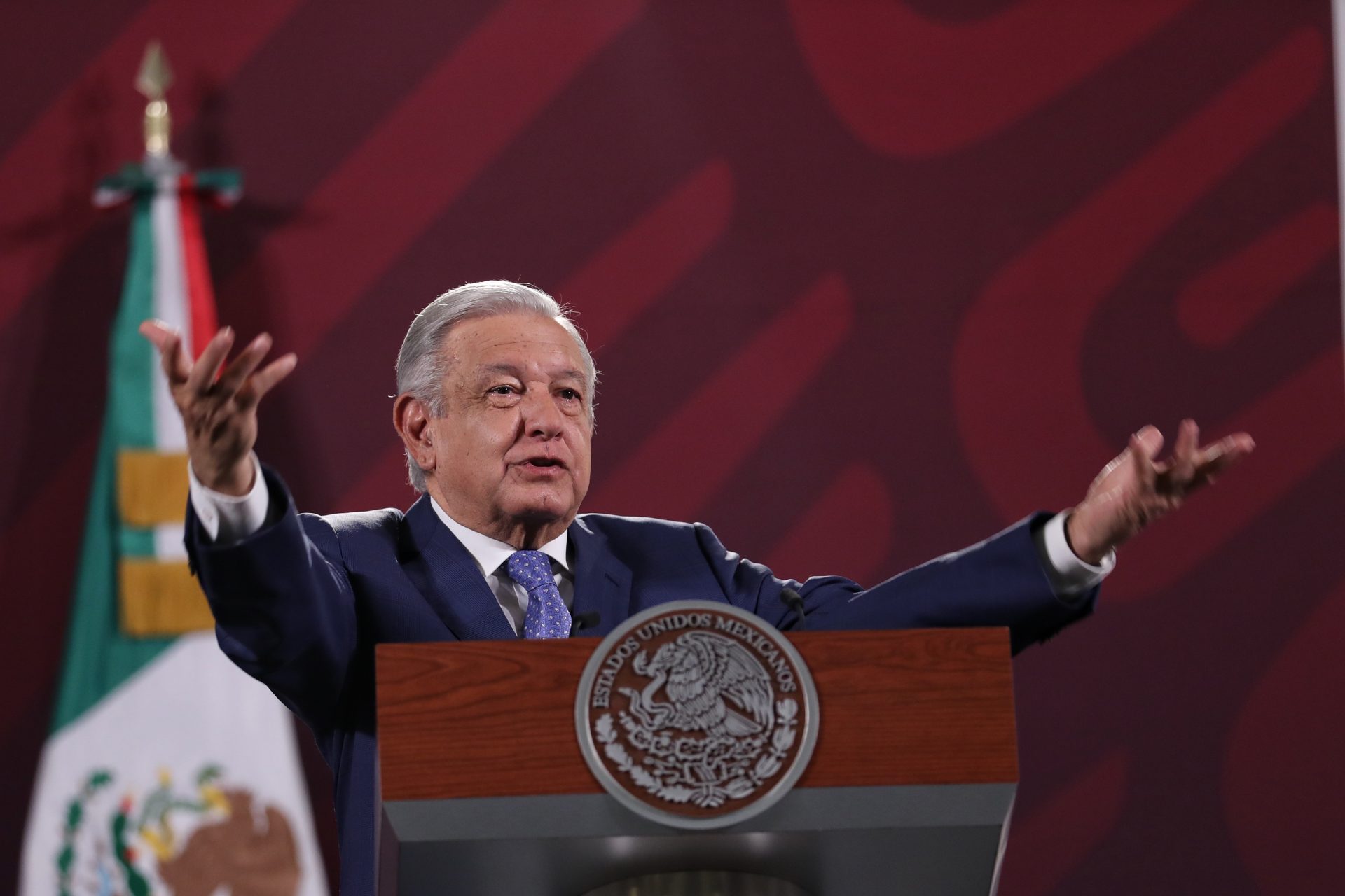 El presidente de México, Andrés Manuel López Obrador, habla durante su conferencia matutina hoy, en el Palacio Nacional en Ciudad de México (México). EFE/Sáshenka Gutiérrez