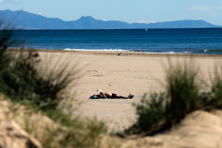 España sube a 627 las banderas azules en sus playas pese a la regresión costera
