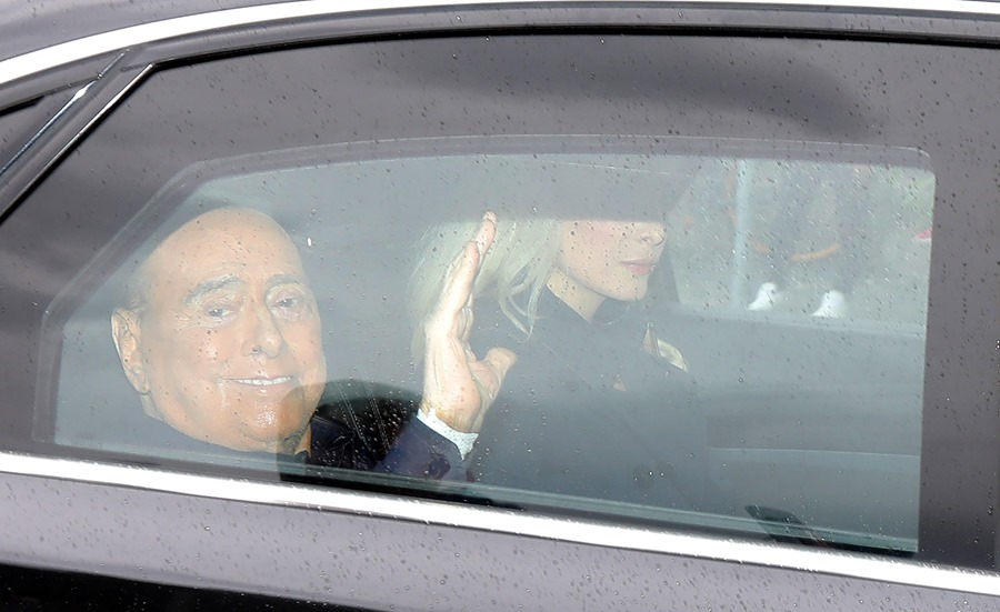 Berlusconi, dado de alta tras 44 días ingresado por complicaciones de la leucemia crónica que padece