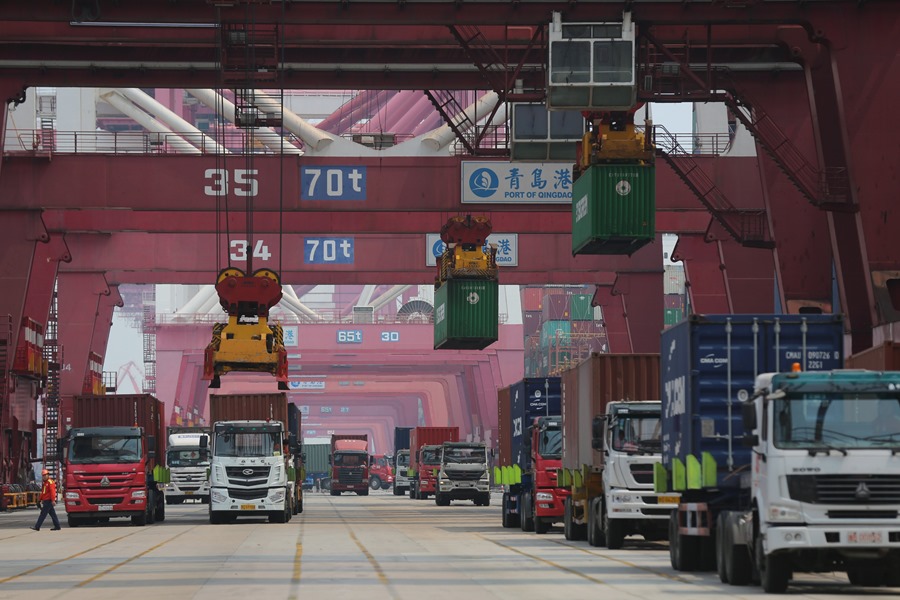 Activity in the commercial port of Qingdao, in the Chinese province of Shandong. 