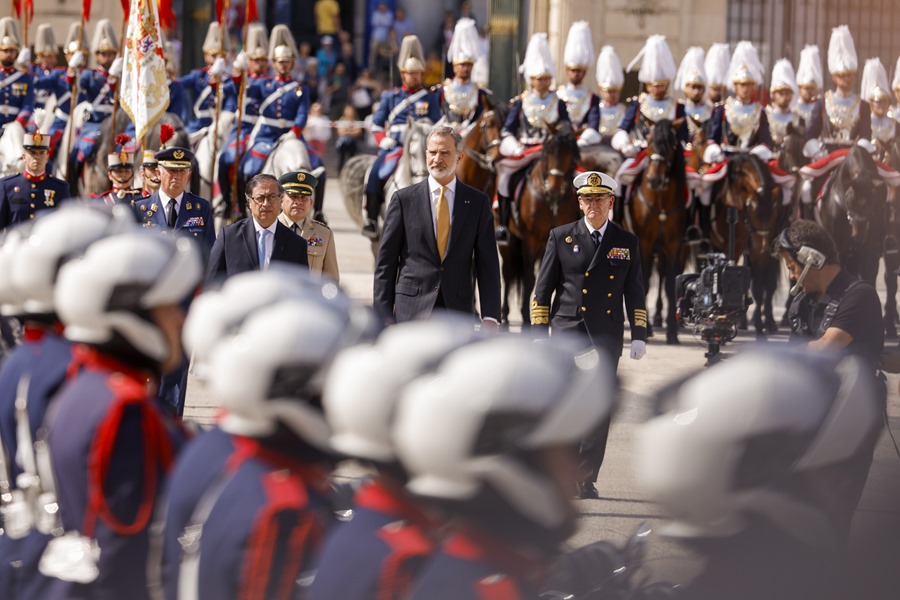 King Felipe VI receives the Colombian president with honors in Madrid