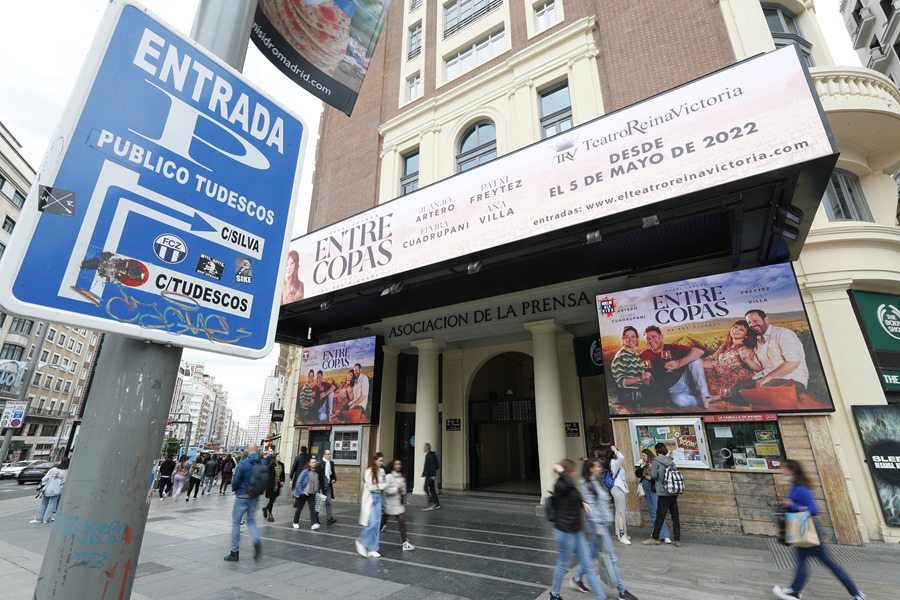 Vista de la entrada del Cine Palacio de la Prensa en Madrid. Vuelve la Fiesta del Cine