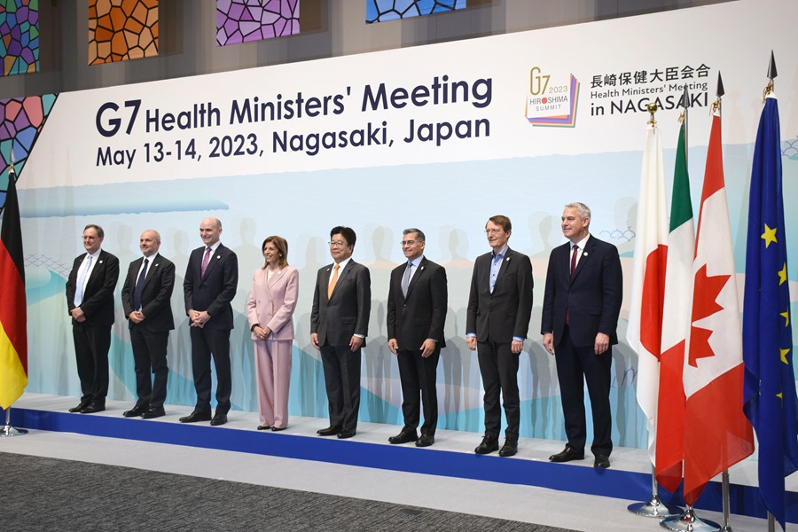 Family photo of the G/ Finance Ministers meeting in Japan. 
