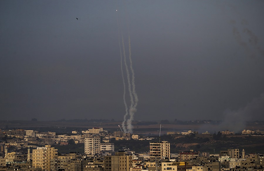 Lanzamiento desde Gaza de cohetes de los combatientes de las Brigadas Al-Quds, el brazo armado de la Yihad Islámica Palestina, este 12 de mayo.