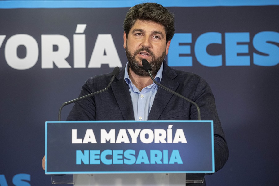 El presidente del Partido Popular y candidato a la presidencia de la Comunidad de Murcia en las elecciones autonómicas Fernando López Miras, durante su intervención tras ganar los comicios del 28M.