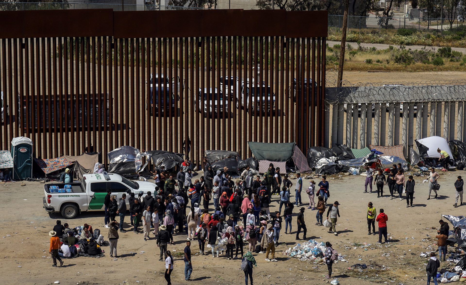 Miles de migrantes en la frontera de México con EE.UU. esperan el fin del Título 42