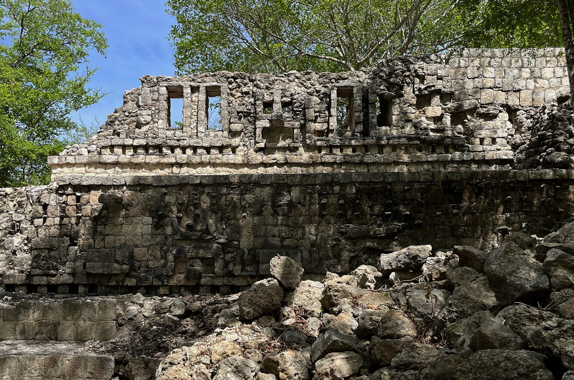 Fotografía del Templo de Kinich Ahau o "Señor de los ojos de Sol", ubicado en la zona arqueológica de Kankí, el 26 de mayo de 2023 en Campeche (México). EFE/Martha López